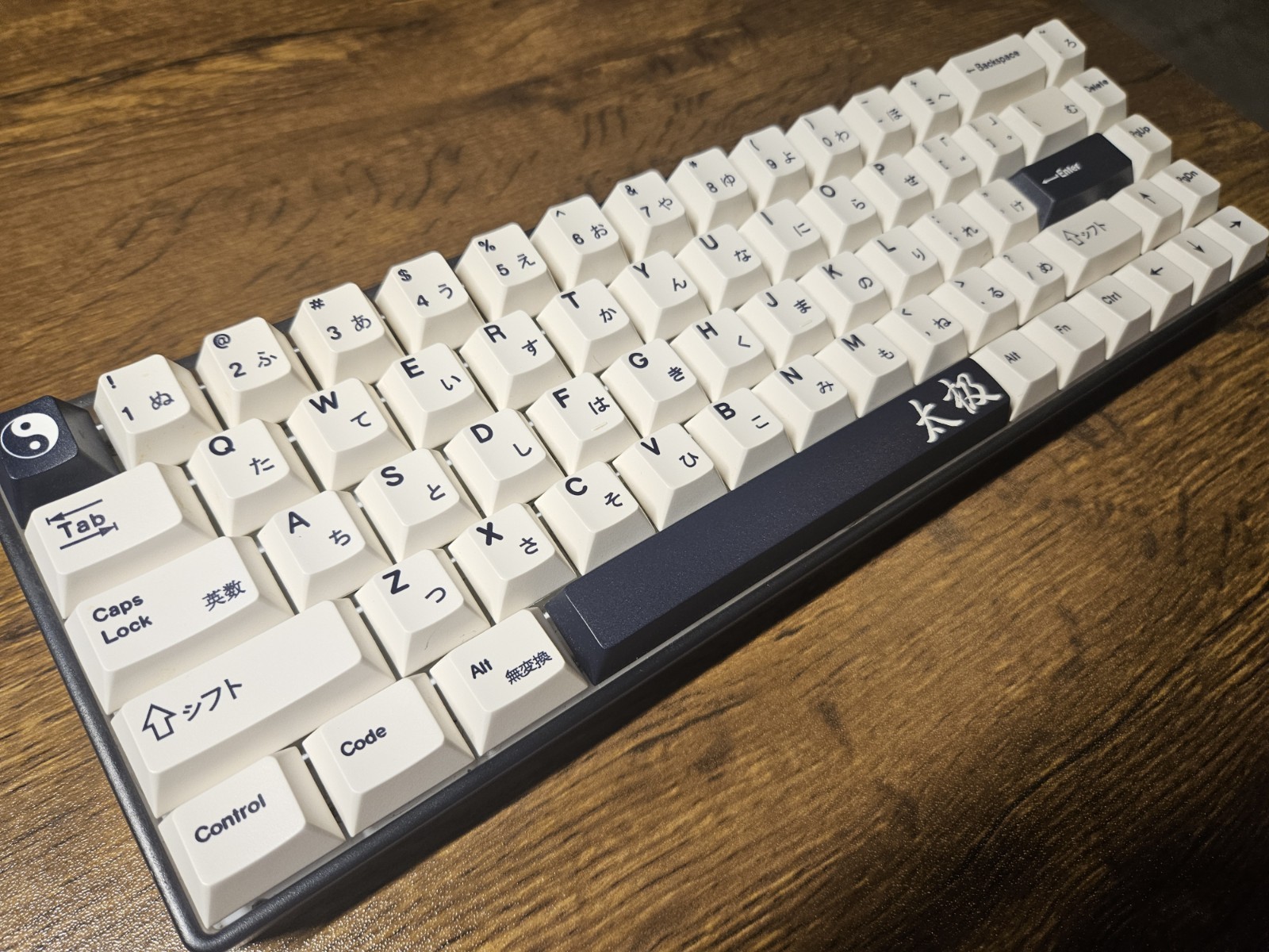 Custom modded budget mechanical keyboard CIY 68 black white thocky hot-swappable