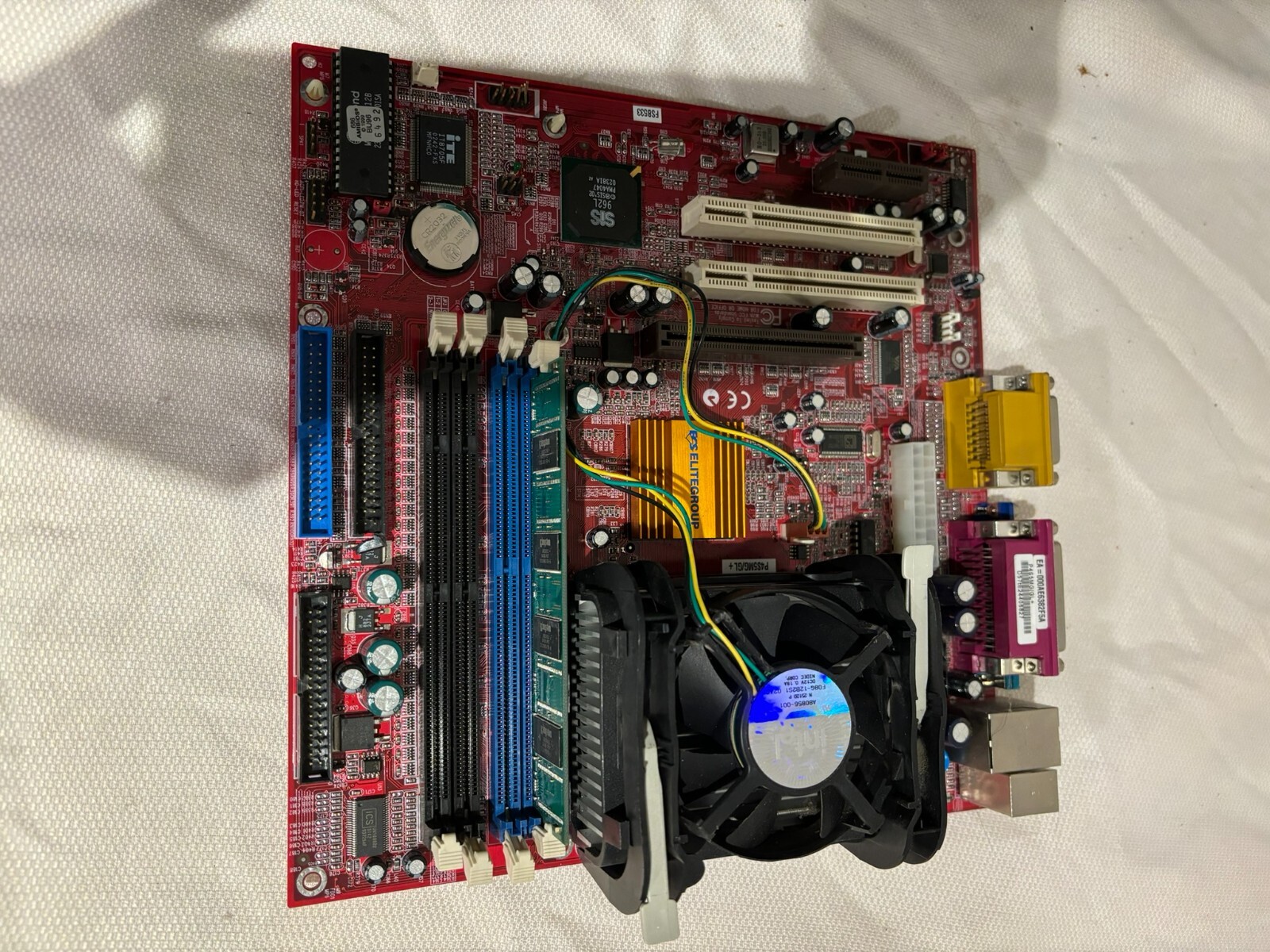 VINTAGE ECS P4S5MG/GL+ MOTHERBOARD / INTEL P4 2.4 CPU + 262 MEG RAM