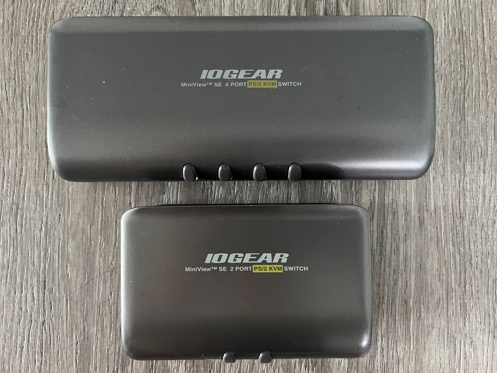 Lot of 2 IOGEAR MiniView SE 2 PORT/4 PORT KVM SWITCH GCS82B GCS84B