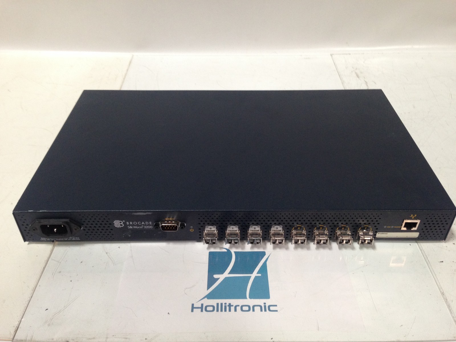 Silkworm Brocade 3200 FC switch with 8 GBICs BR-3200-0012