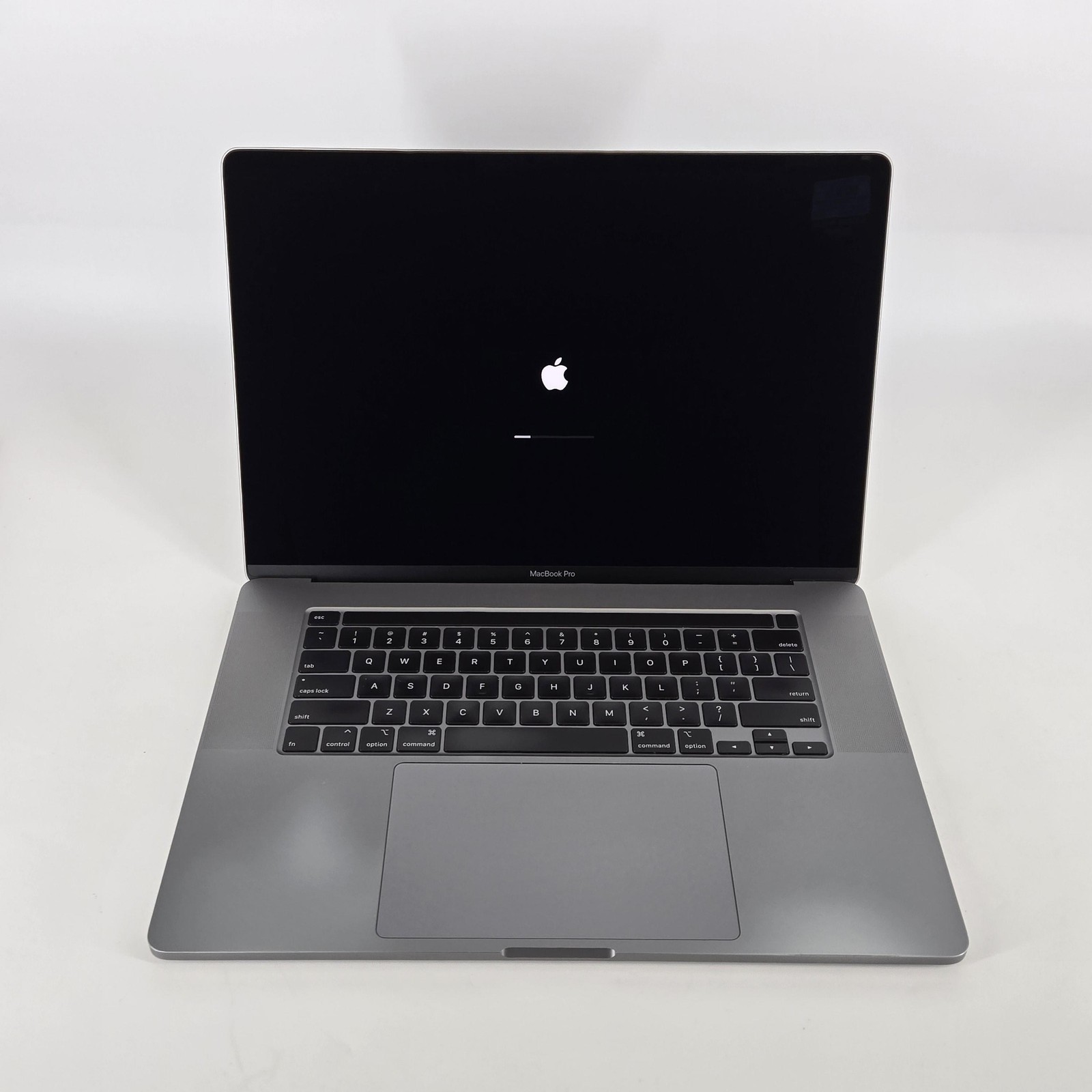 MacBook Pro 16 Touch Bar Space Gray 2019 2.6 GHz i7 16GB 512GB Radeon Pro 5500M