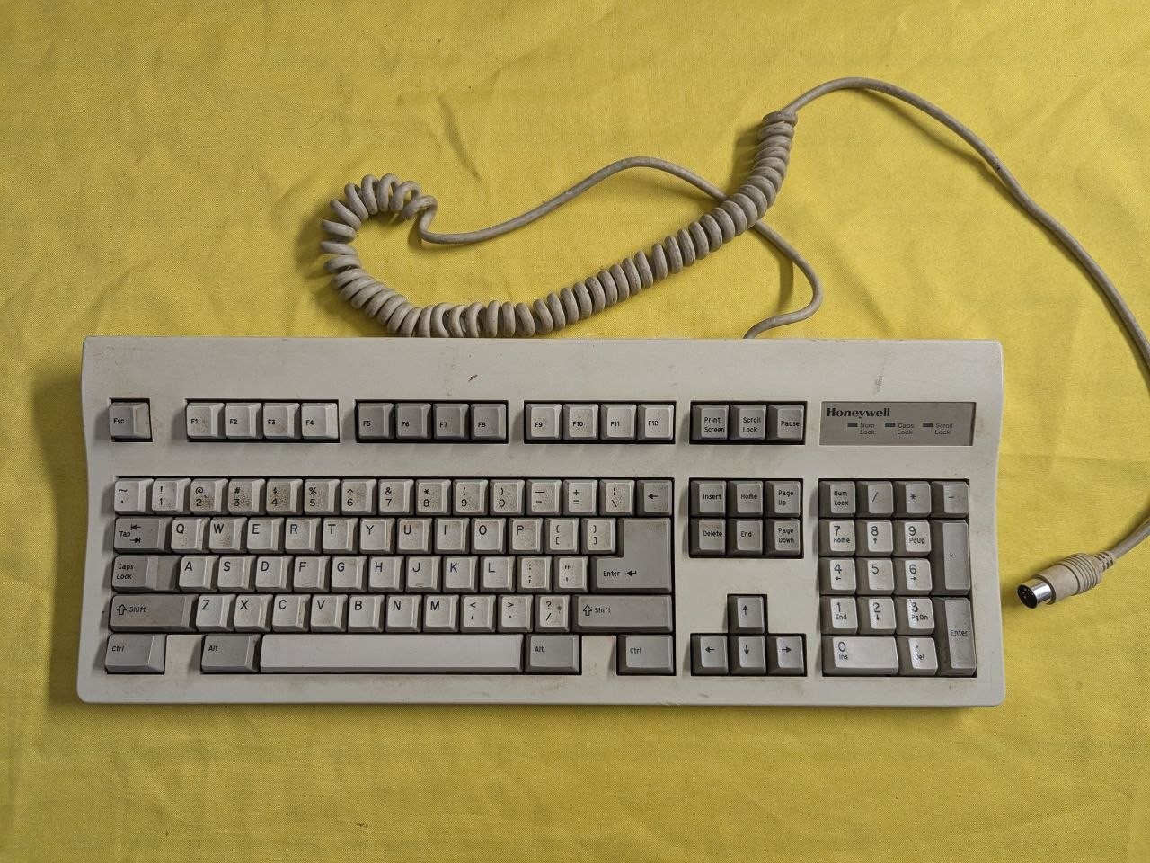 Honeywell 101WN Vintage Computer Keyboard 5-Pin DIN Model 101WN63S-1E TC