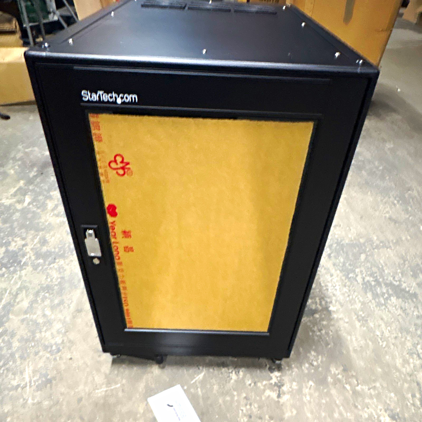 StarTech.com 19 in Freestanding Server Rack Cabinet w/ Locking Door, 2 Panels