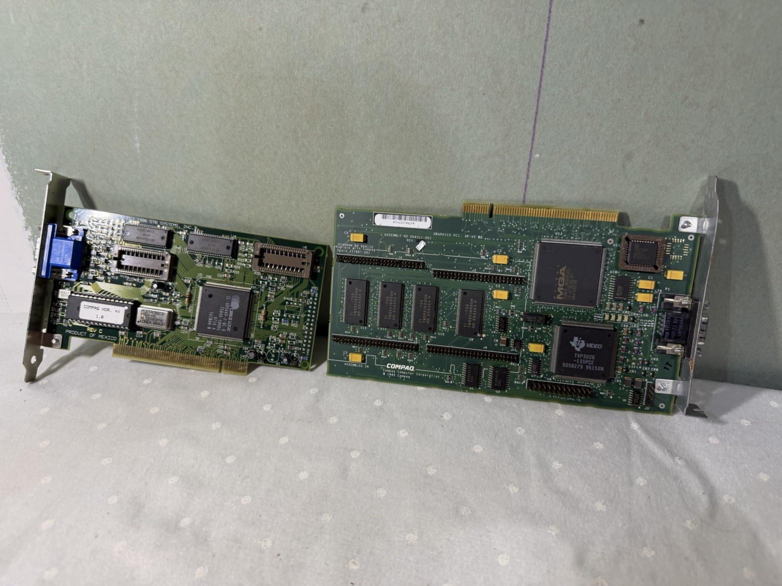 Lot of 2 Vintage PCI Video Graphics Cards Compaq STB Cirrus Logic Matrox