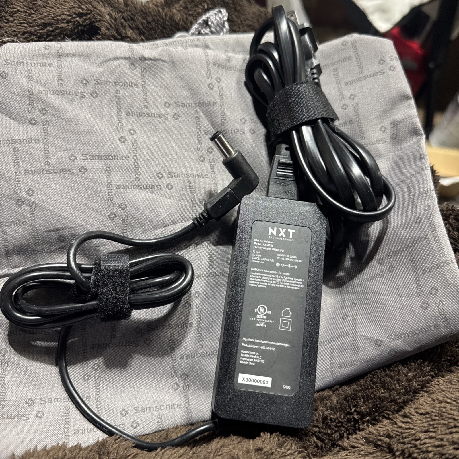NXT Technologies Technologies 65W Univ Laptop Ultrabook Charger D30