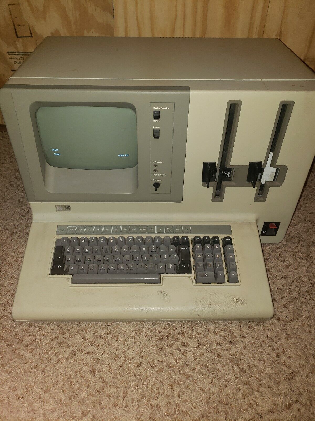 Vintage IBM 5110-3 Computer With Floppy. Turns On. Sold as is.  Very rare