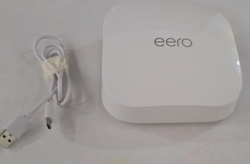 Eero Pro 6E Tri-Band Mesh Wi-Fi Router S010001 - W/ usb cable