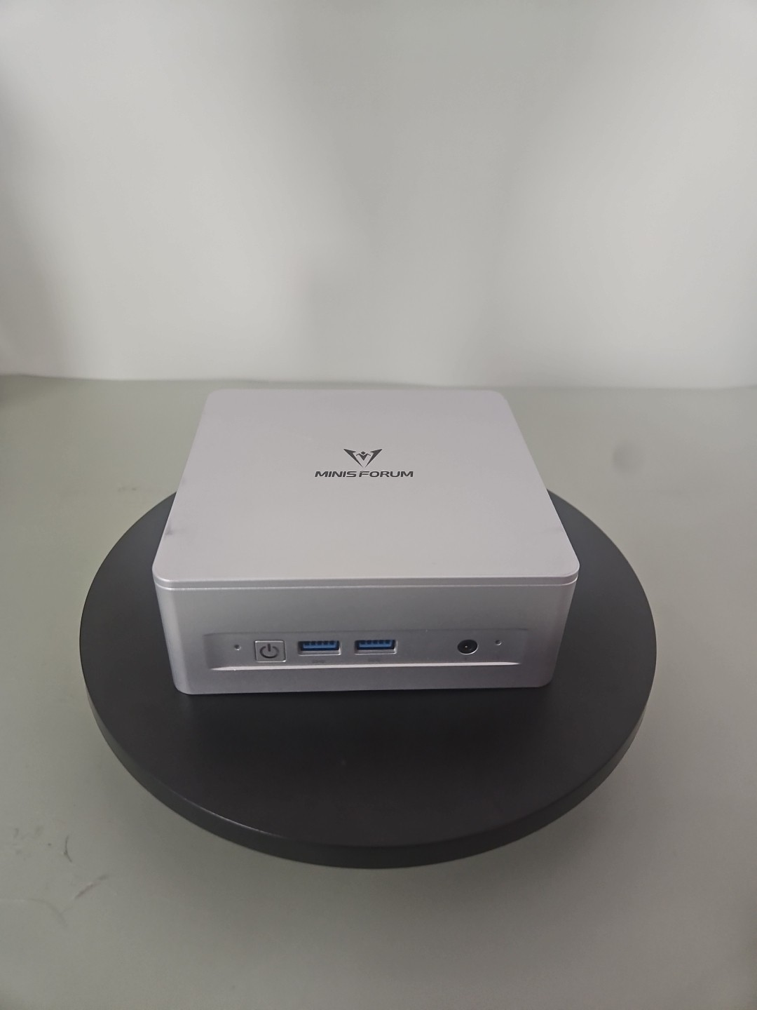 MINISFORUM UM760 Slim Mini PC AMD Ryzen 5 7640HS, 16GB DDR5 RAM, 1TB SSD
