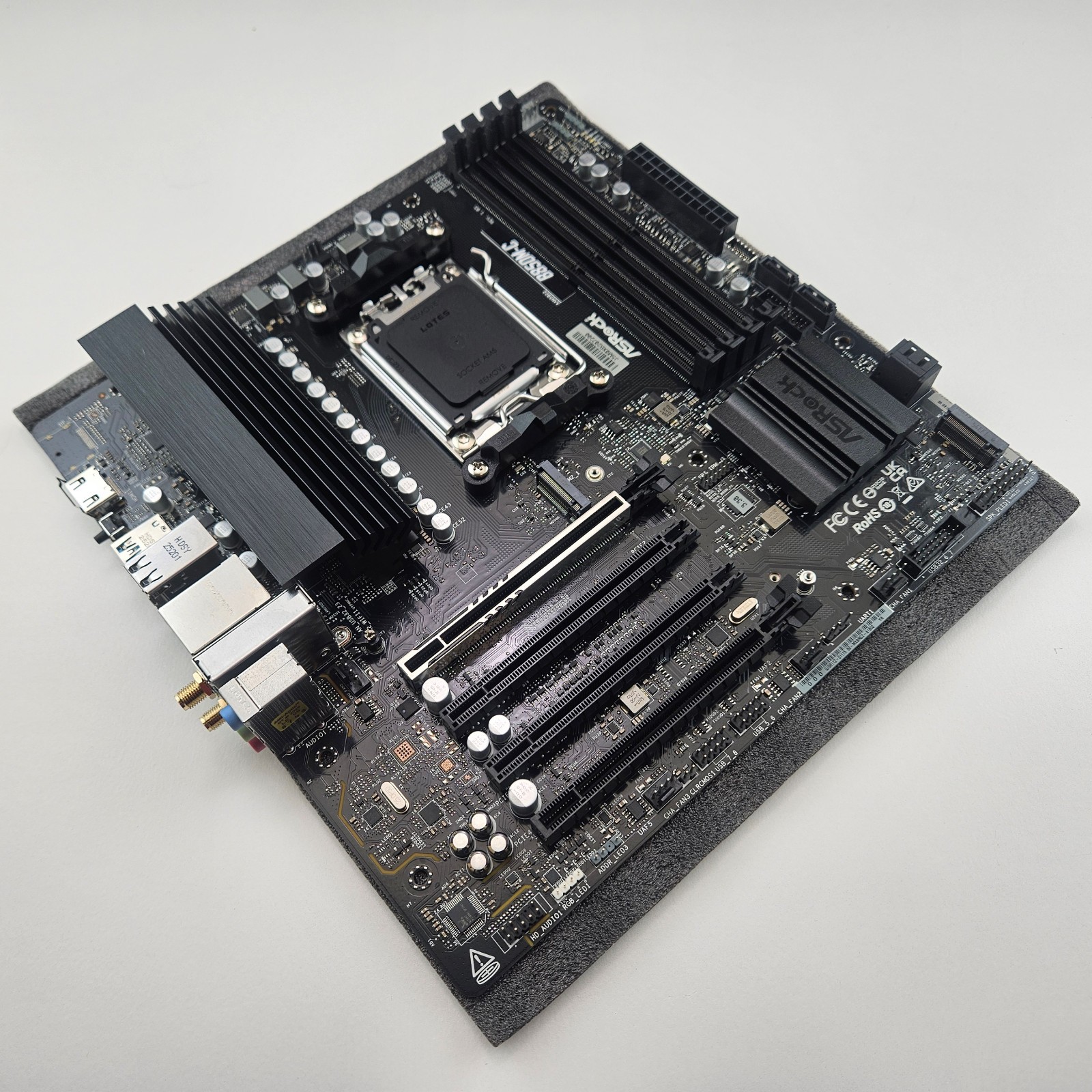 ASRock B850M-C AMD AM5 Socket Motherboard for Ryzen 7000-9000 CPUs