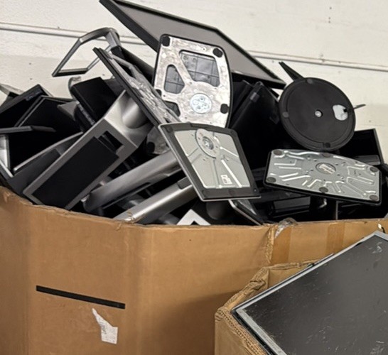 Lot of 400 Mixed LCD Monitors 19”-24” Untested AS-IS Parts Freight
