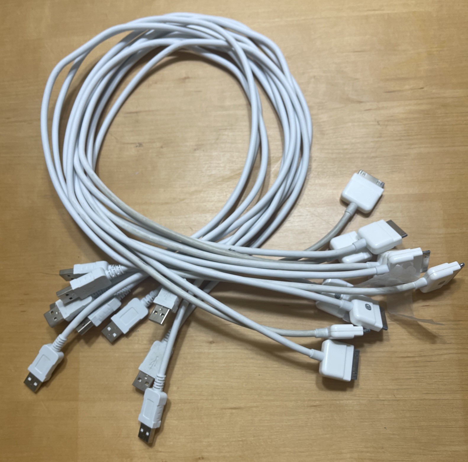 Lot Of 10 USB to 30-Pin Charging Cables for Apple iPad/iPhone White Bretford