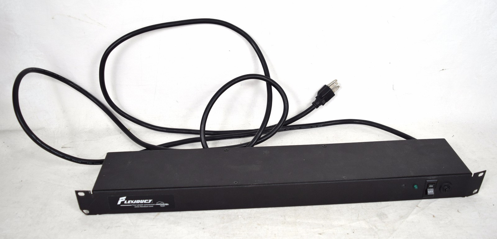 Flexiduct Geist 13 Outleft Rack Mount Surge Protector Power Unit 120V Metered