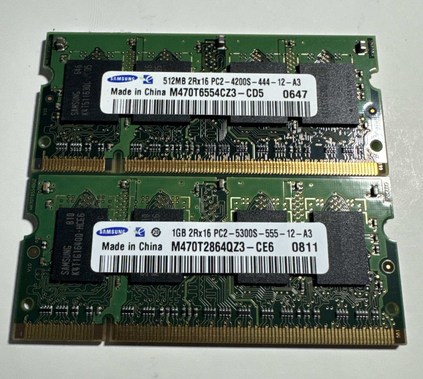 Samsung DDR2 SDRAM 512MB X2 1GB Memory Module PC2 533 and PC2 667 Respectively
