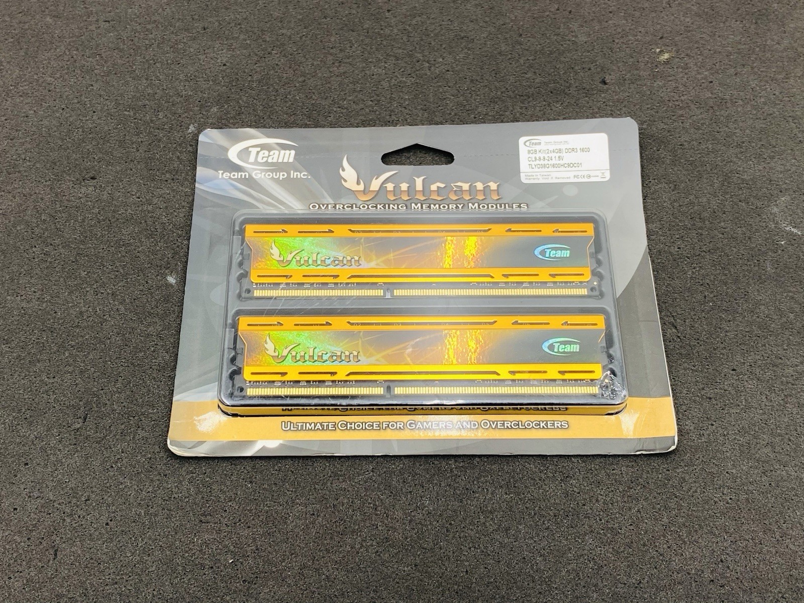Team Vulcan 8GB Kit (2x4GB) DDR3 1600 RAM MEMORY  TLYD38G1600HC9DC01 - NEW