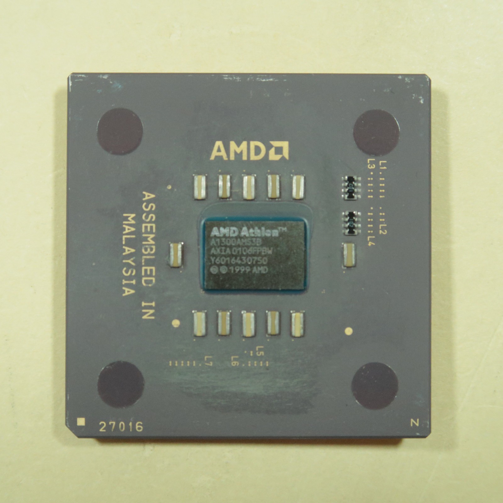 AMD Athlon 1300 1.3 GHz Processor Socket 462 A 200Mhz FSB A1300AMS3B