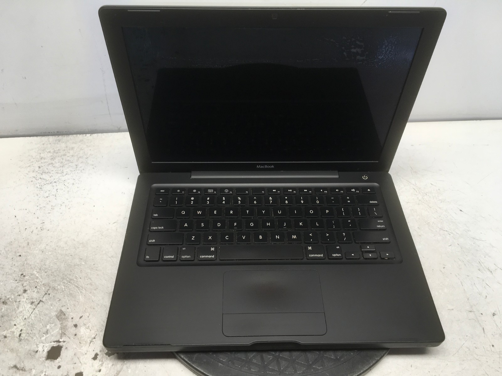Apple MacBook A1181 Intel Core 2 Duo T8300 2.4 GHz 2 GB NO HDD No Batt