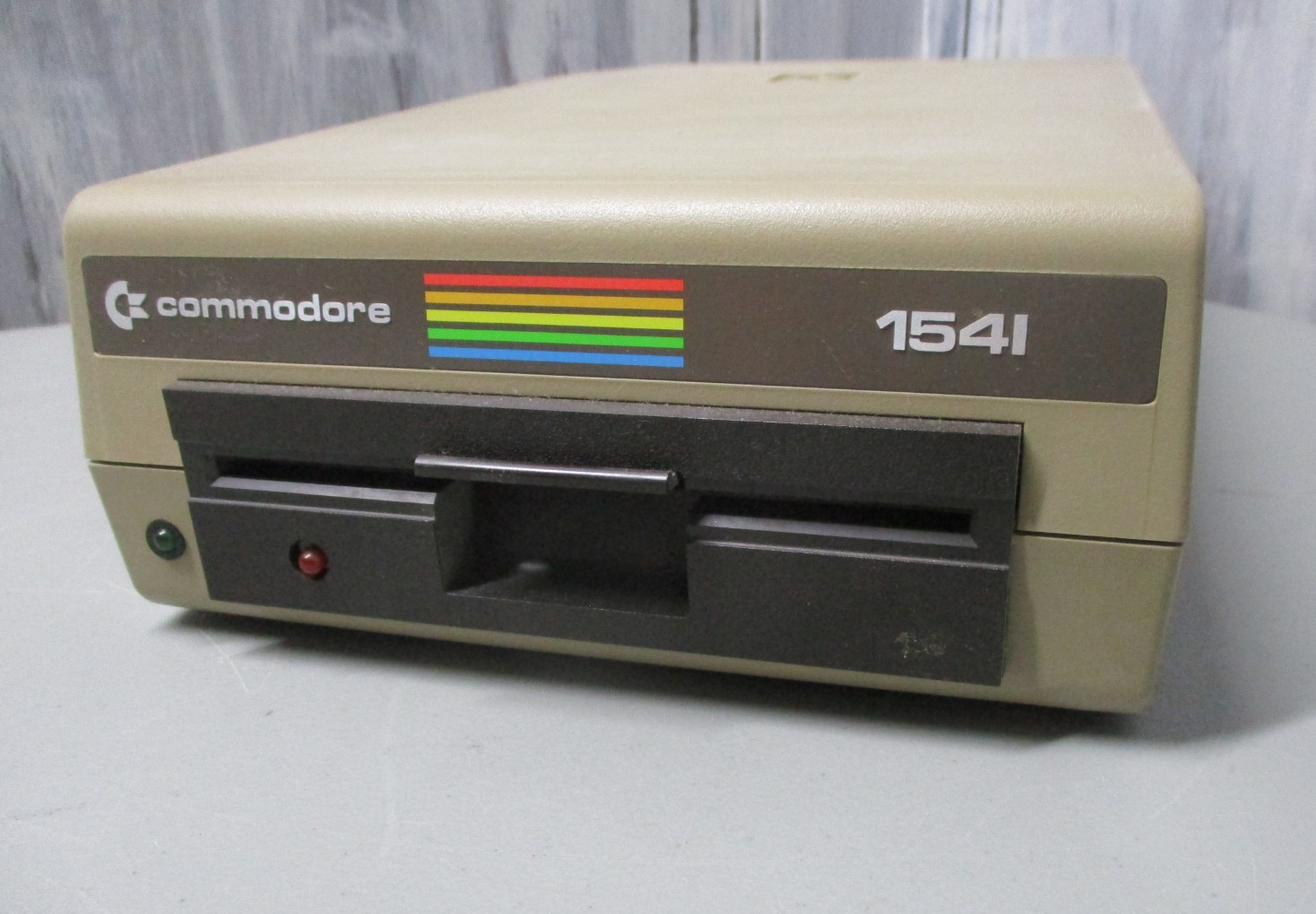 Partial Working/Nonworking Commodore 1541 5.25" Floppy Disk Drive *SEE NOTES*