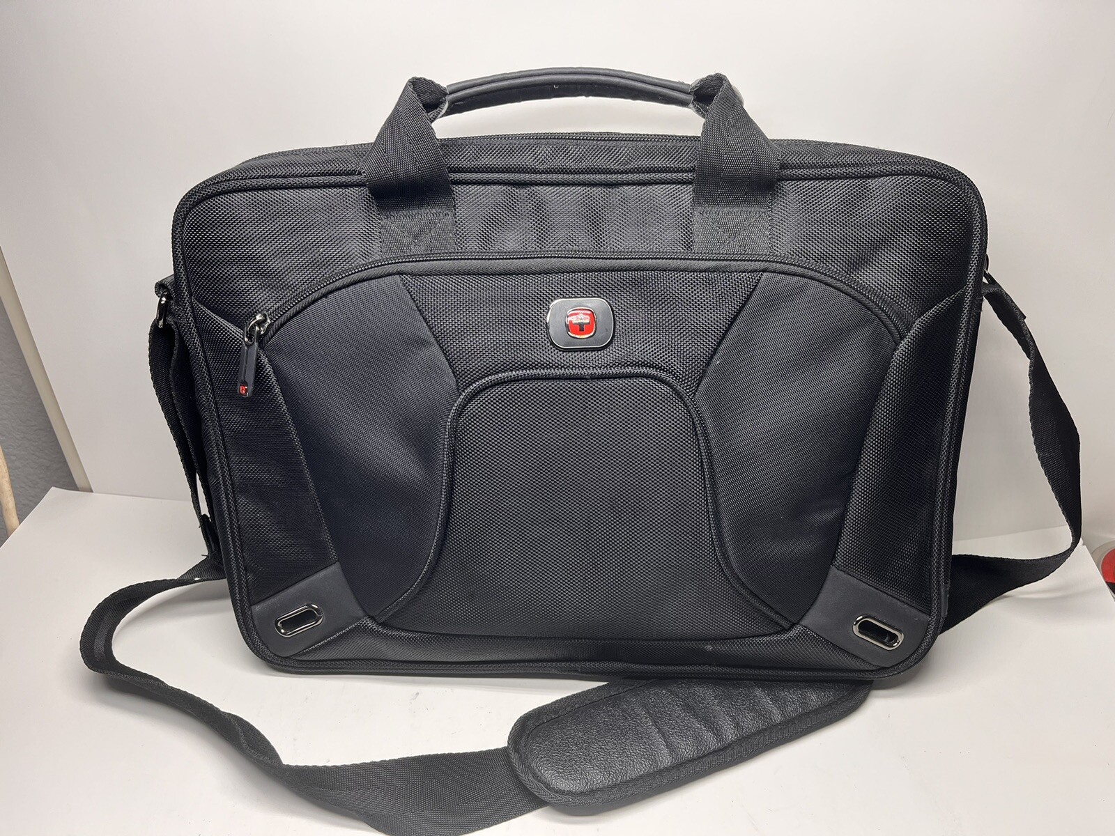 Swiss Gear Wenger Patriot Padded  Shoulder Strap Laptop Bag Briefcase 16" x 12".