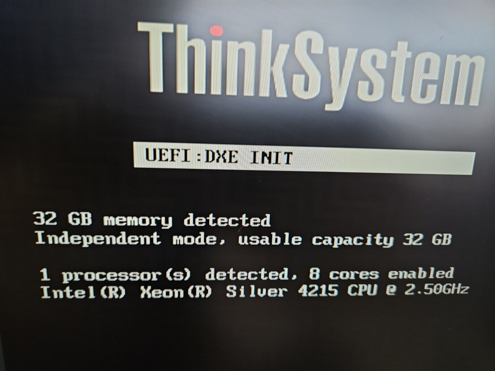 Lenovo ThinkSystem SR630 Xeo Silver 4215 2.3GHz 32Gb No Drives 1U Server - 7X02