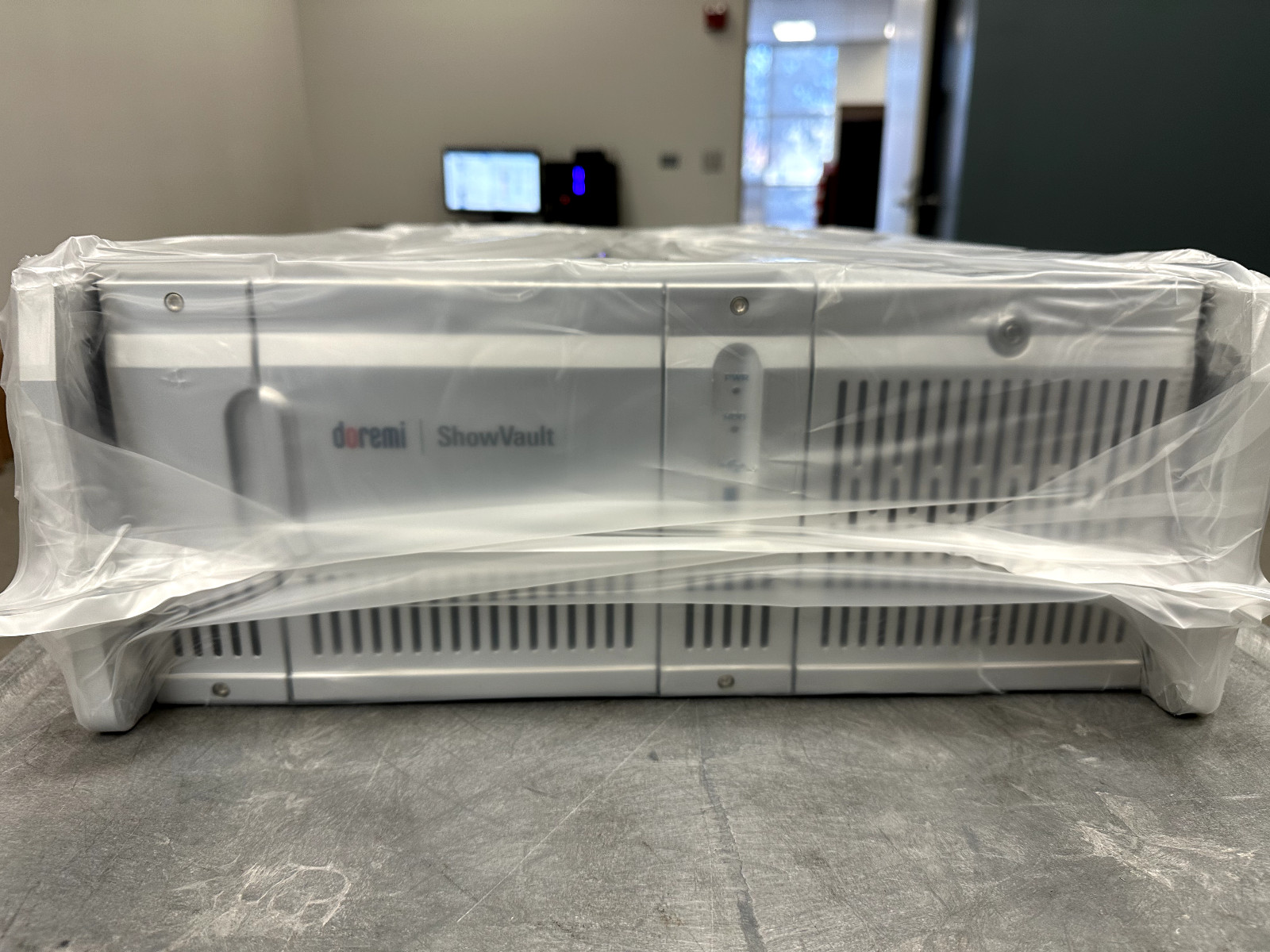 DOREMI Show vault Server case W/ two 420w power supplies. NEW