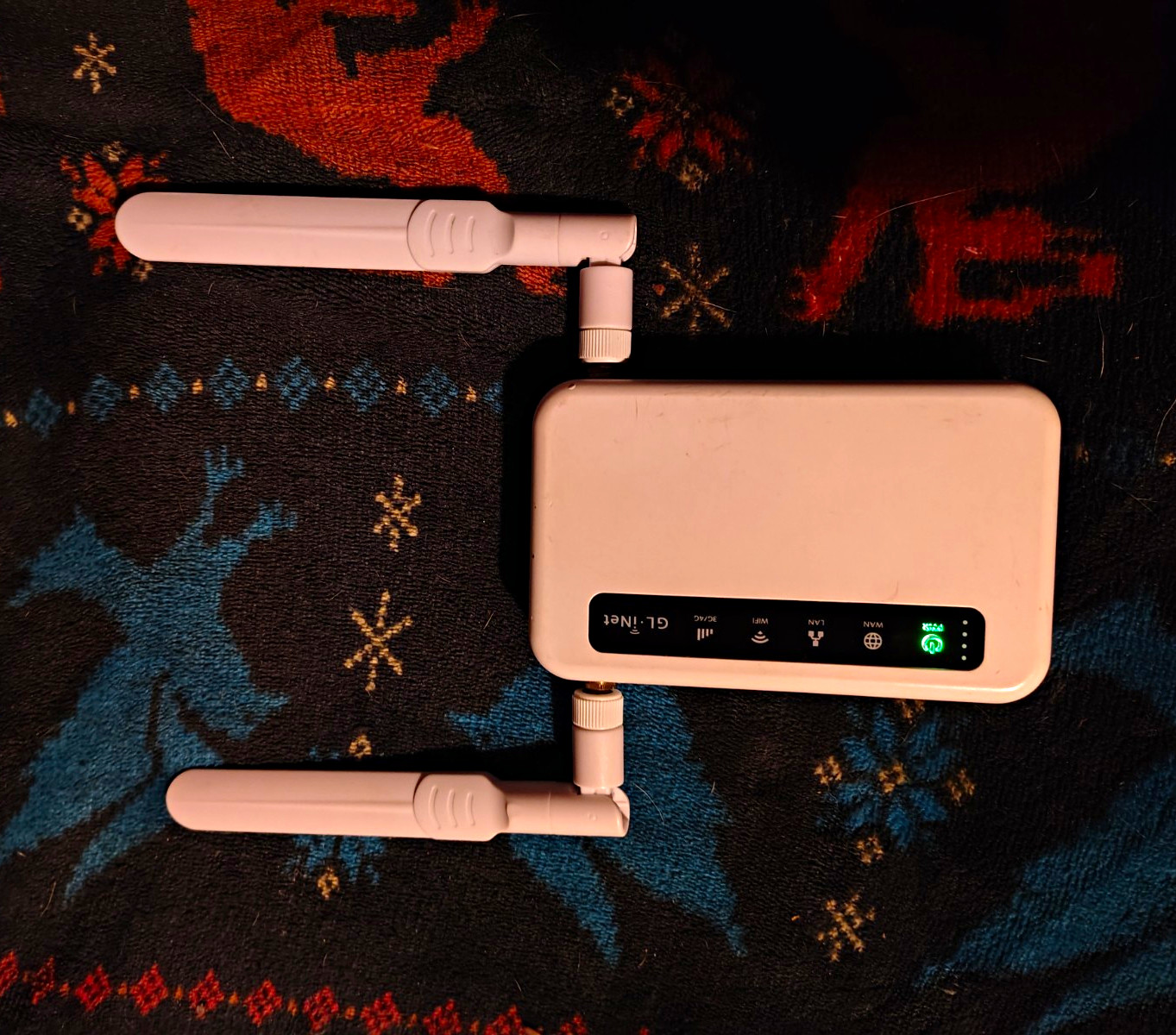 ​GL.iNet Puli (GL-XE300) 4G LTE Portable Travel Router - Built-in Battery