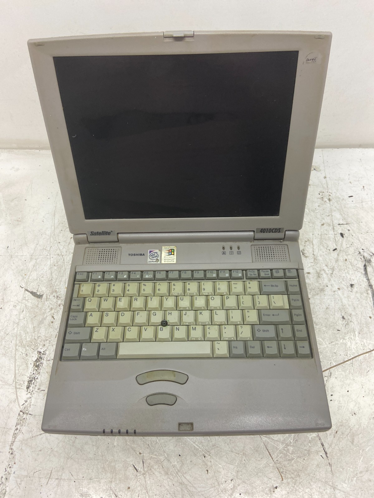 Toshiba Satellite 4010CDS Intel Pentium II 266 MHz  NO HDD