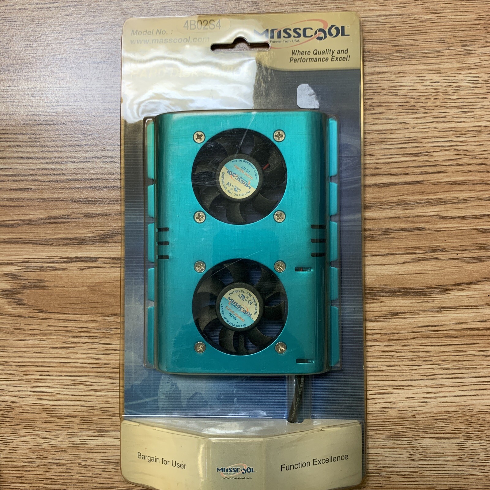 MASSCOOL HDD COOLER/HARD DISK SAVIOR - MODEL # 4B02S4 - NEW