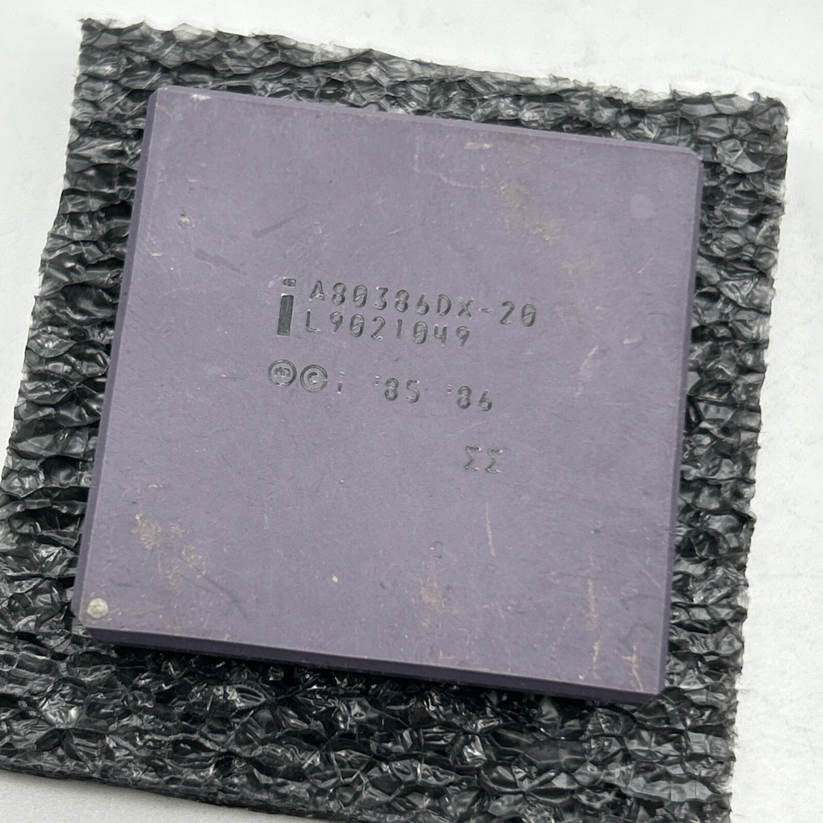 Early Intel 386DX-20Mhz Double Sigma Processor Chip i386 A80386 386 CPU No Logo
