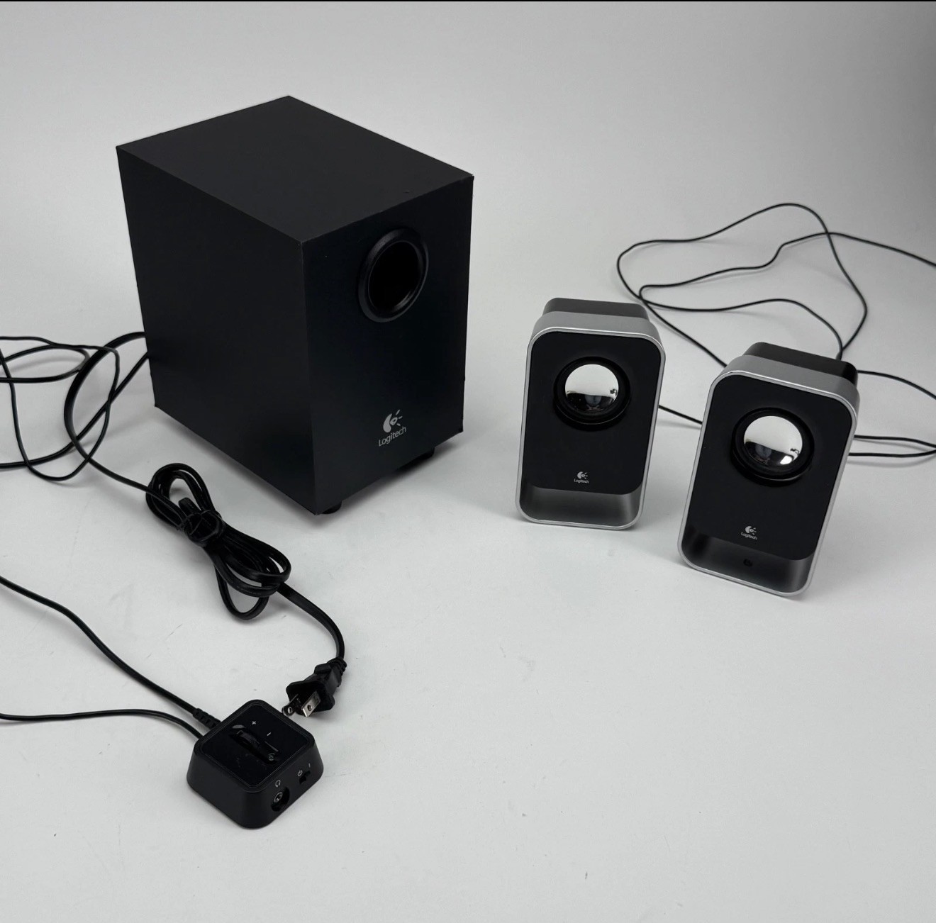 Logitech LS21 2.1 Multimedia Speaker System Subwoofer Desktop PC Speakers