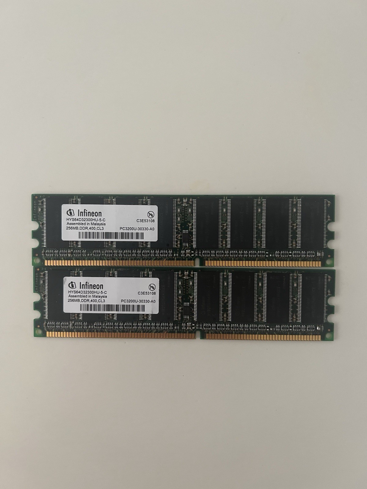 Infineon 256MB DDR 400MHz PC3200U Desktop RAM Memory HYS64D32300GU-5-C CL3-NEW