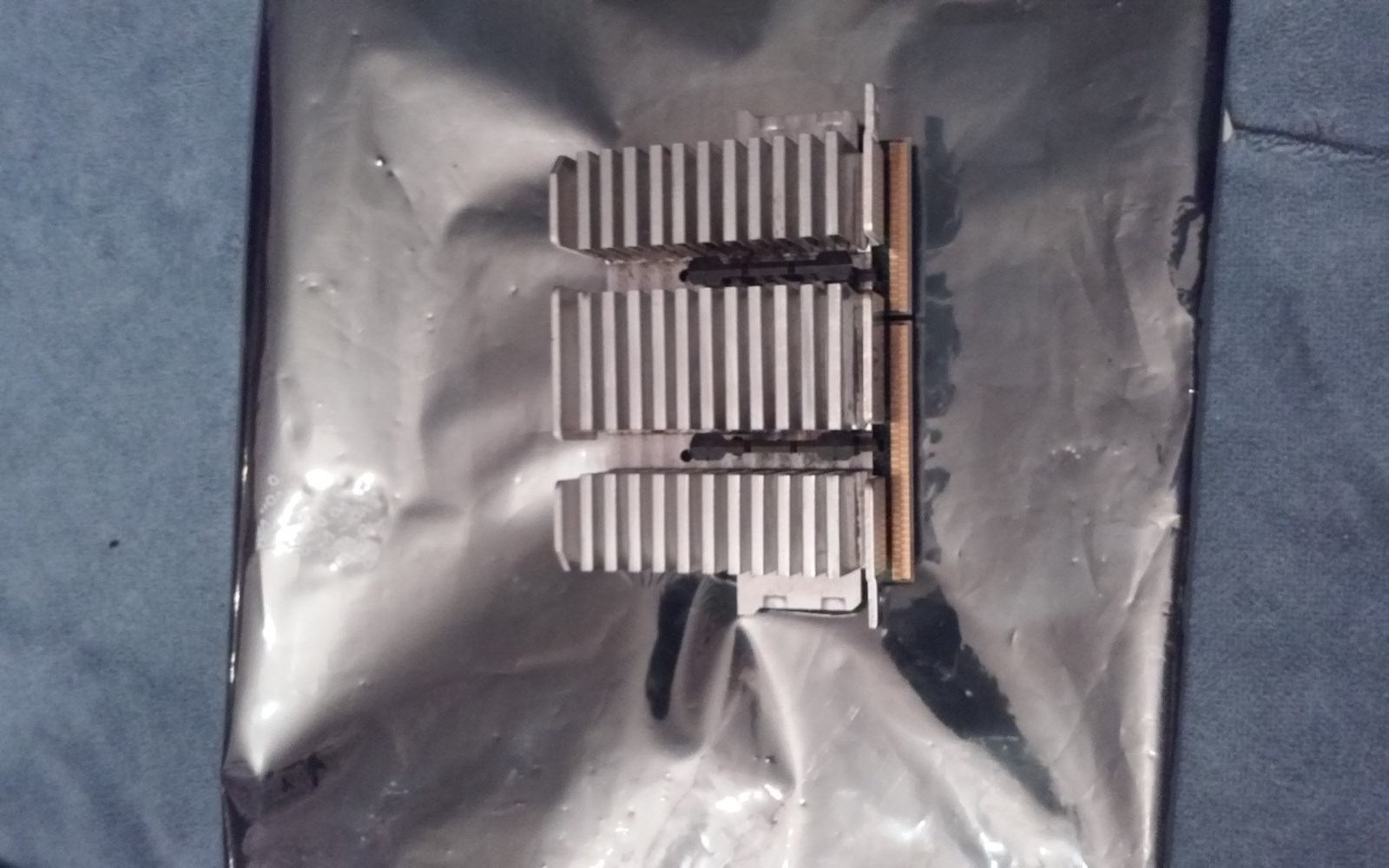 Intel  PIII  600eb/256/133/1.65v s1  CPU