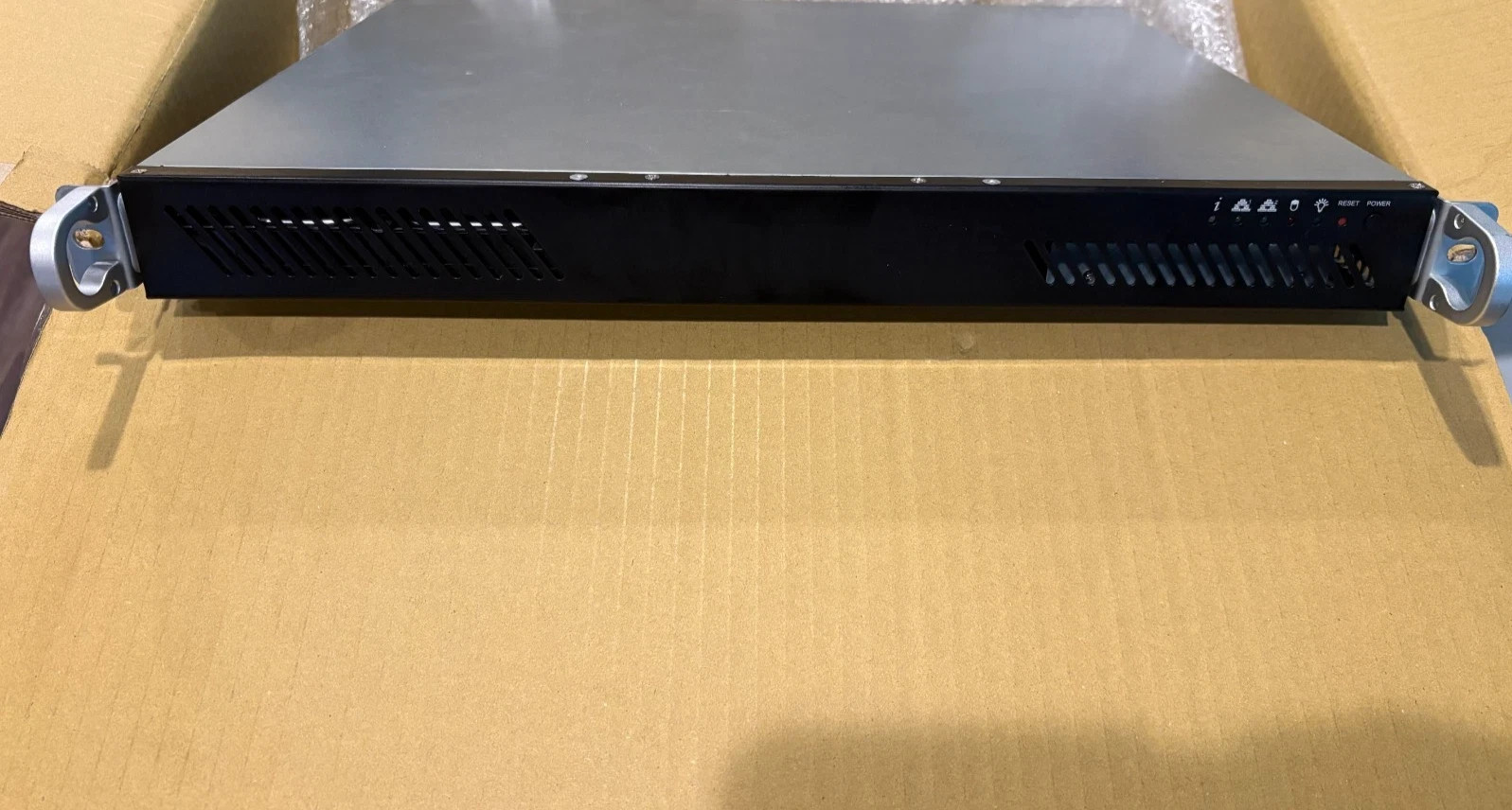 Share Supermicro SYS-5019S-ML Server X11SSH-LN4F E3-1220V6 32GB 48OGB SSD 2x10GB