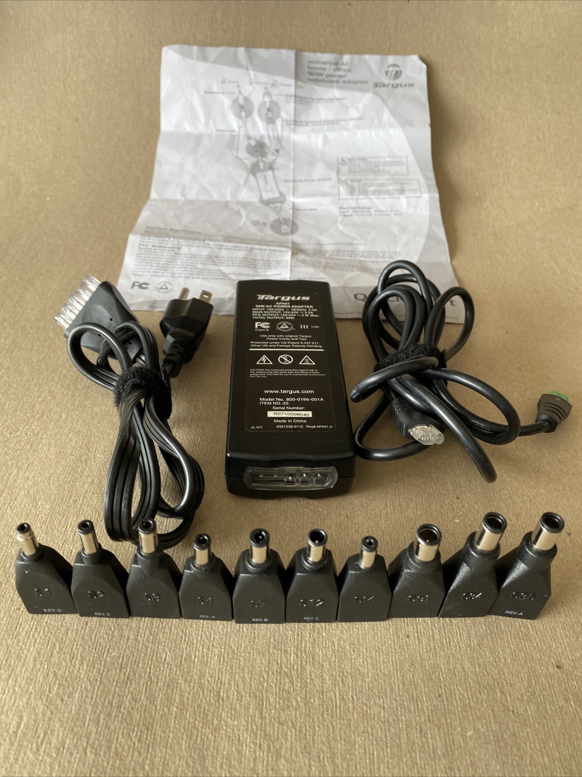 TARGUS APA01 UNIVERSAL 90W AC POWER ADAPTER LAPTOP NOTEBOOK CHARGER TIPS