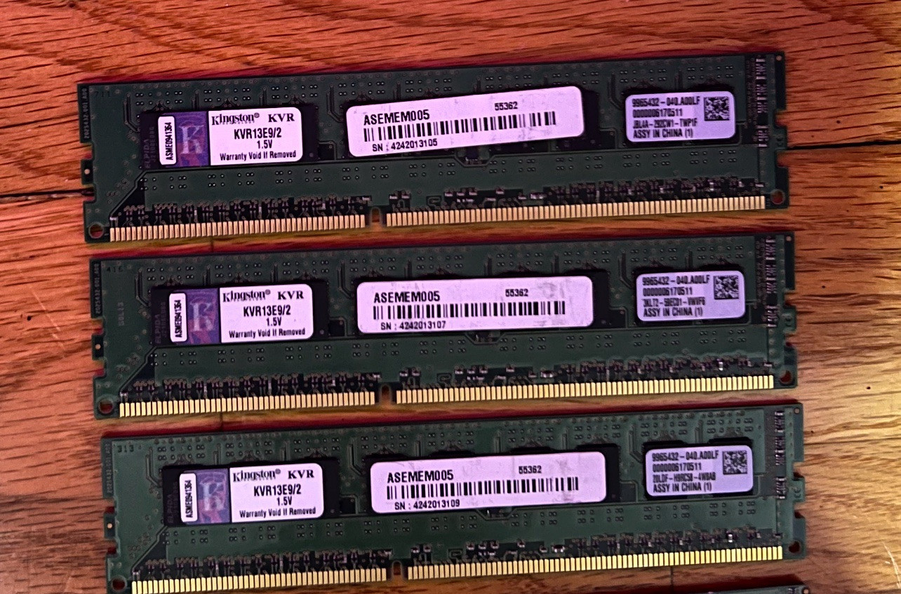 3x Kingston Technology ValueRAM 9965432-040.A00LF