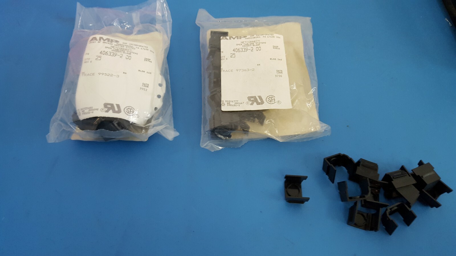 30 Pcs Blank Insert For Wall Plate, Black Color, TE Connectivity, AMP, 406339-2