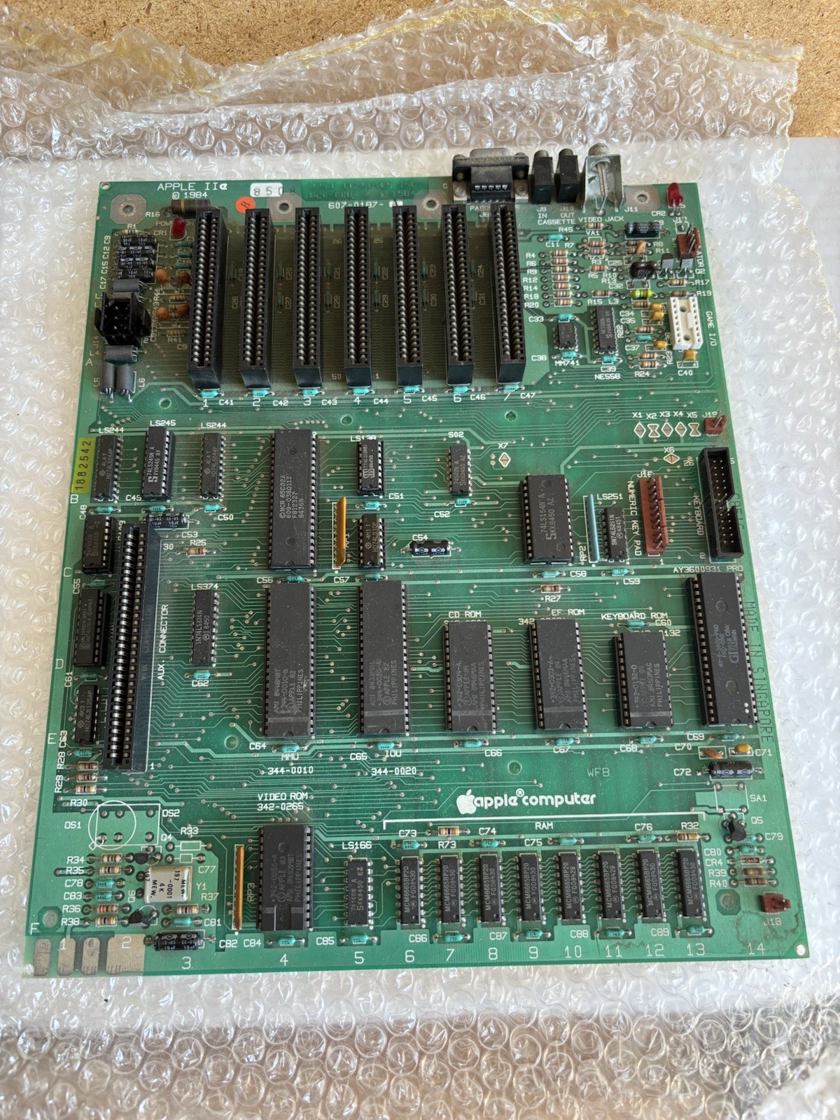 Vintage Apple IIc Motherboard Main Logic Board 820-0087-B For Apple Computer