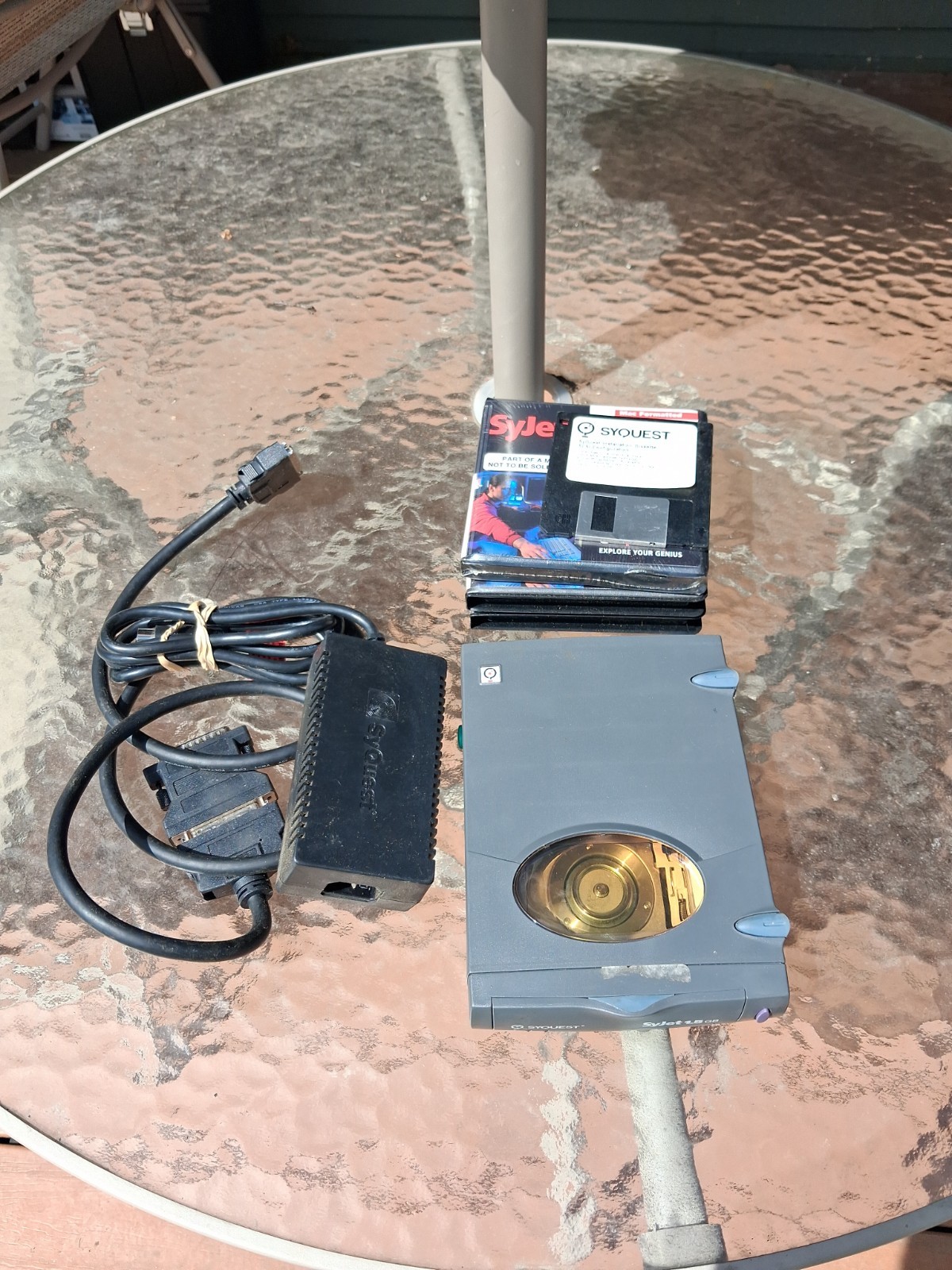 SyQuest SyJet 1.5 GB External Cartridge Drive With Cables Untested
