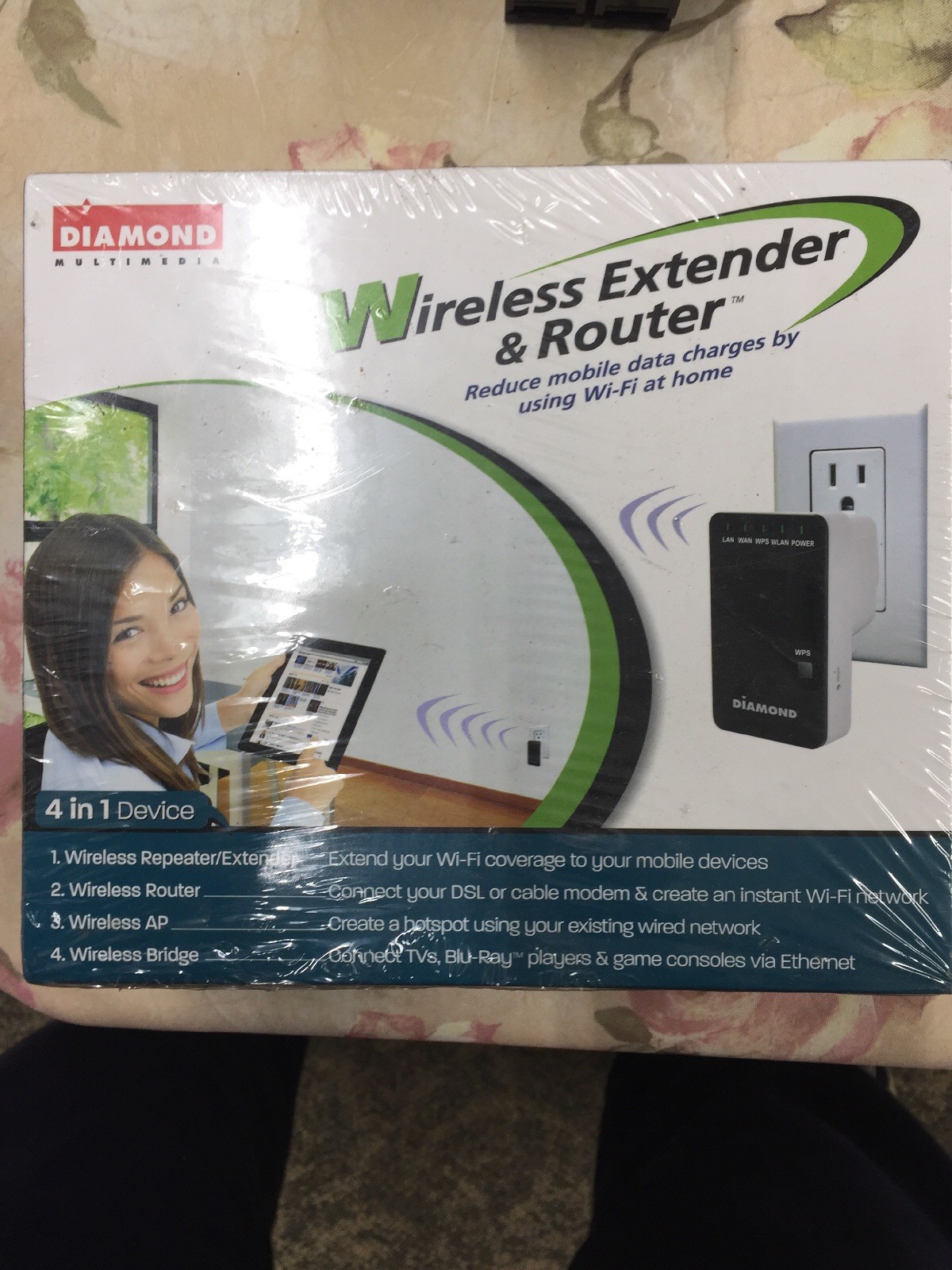 Diamond Wireless Multimedia 300Mbps 802.11n Range Extender WR300Nr