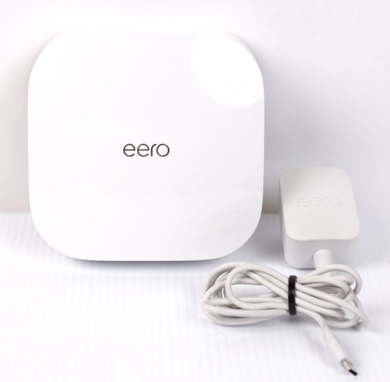 eero Home Pro 6 Model K010001 Tri-Band Mesh Router Wi-Fi 6 y203