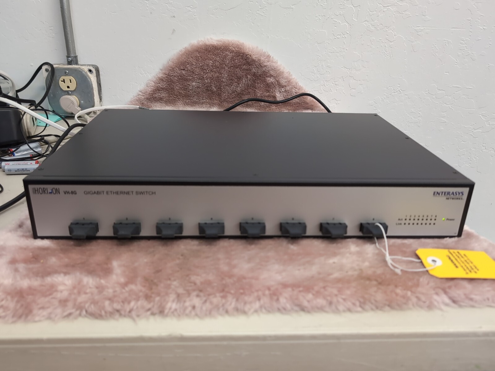 Enterasys Gigabit Ethernet Switch 8-port 1000Base-SX VH-8G (Silver And Black) 