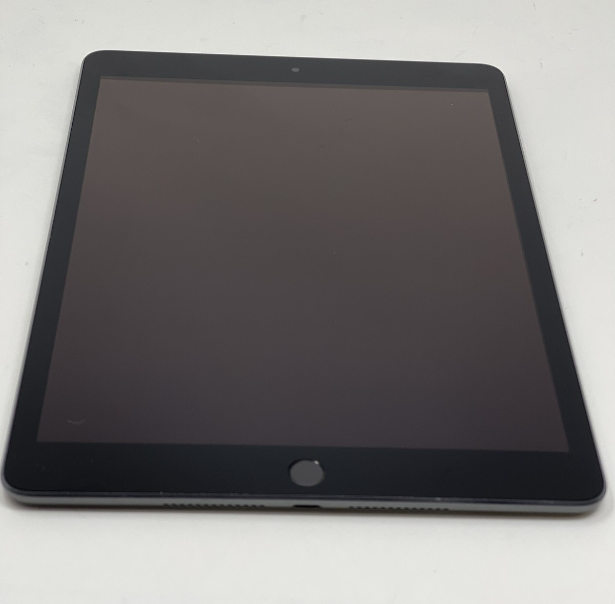 Apple iPad 9th Generation 64GB Wi-Fi 10.2in Space Gray A2602 MK2K3LL/A Very Good