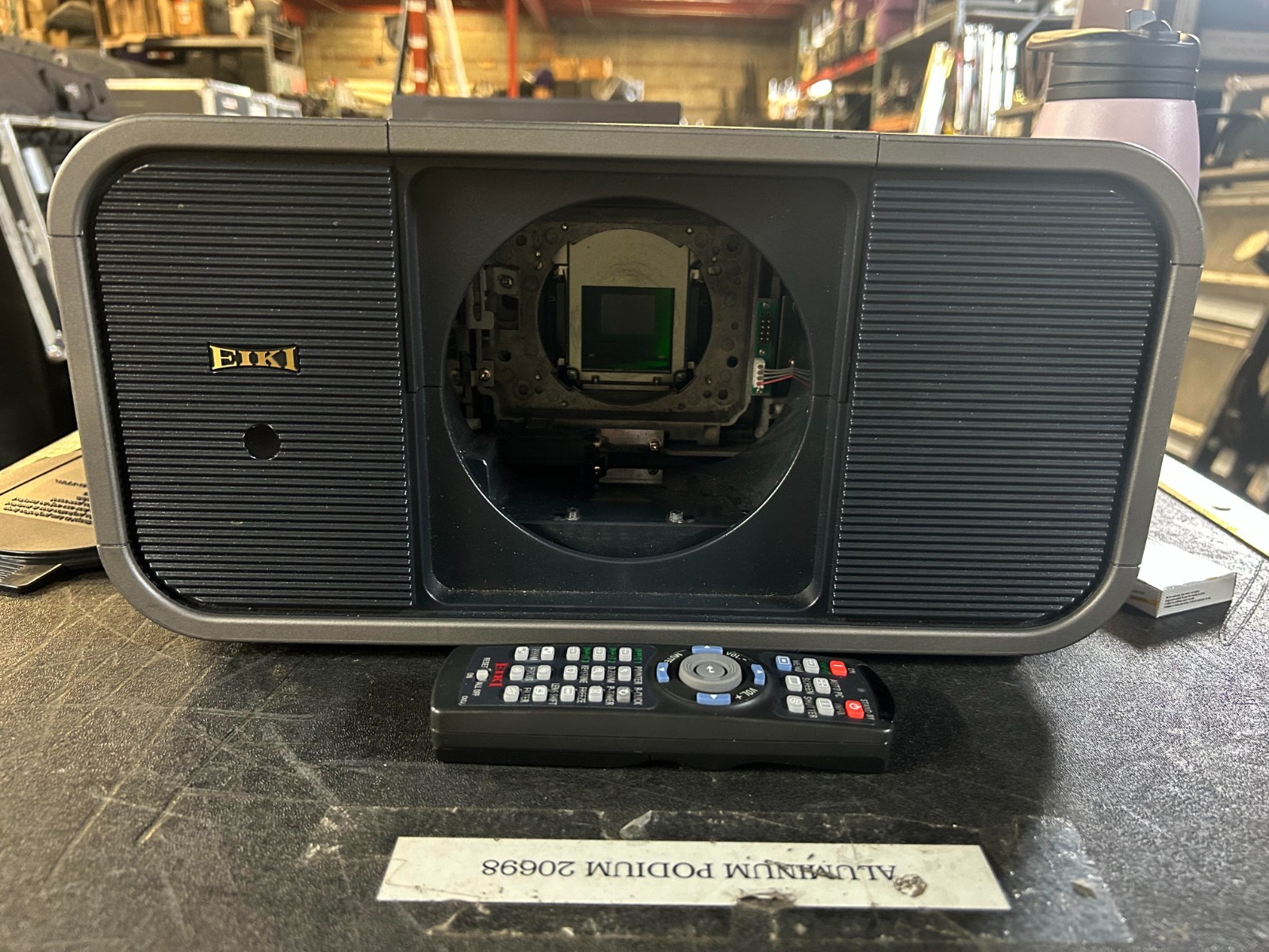 Eiki LC-X85