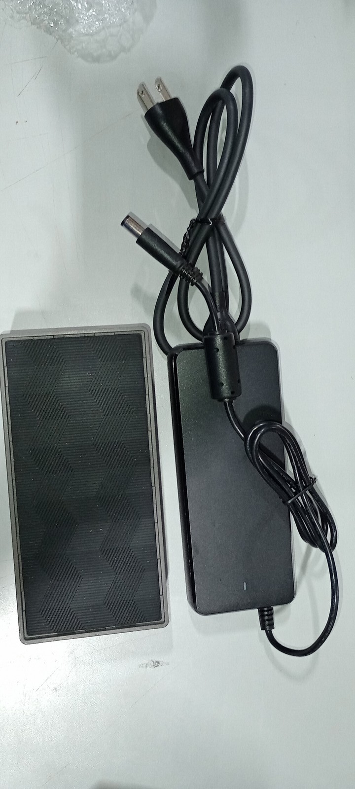 BLACK - TARGUS USB-C UNIVERSAL DV4K DOCKING STATION WITH 100W POWER