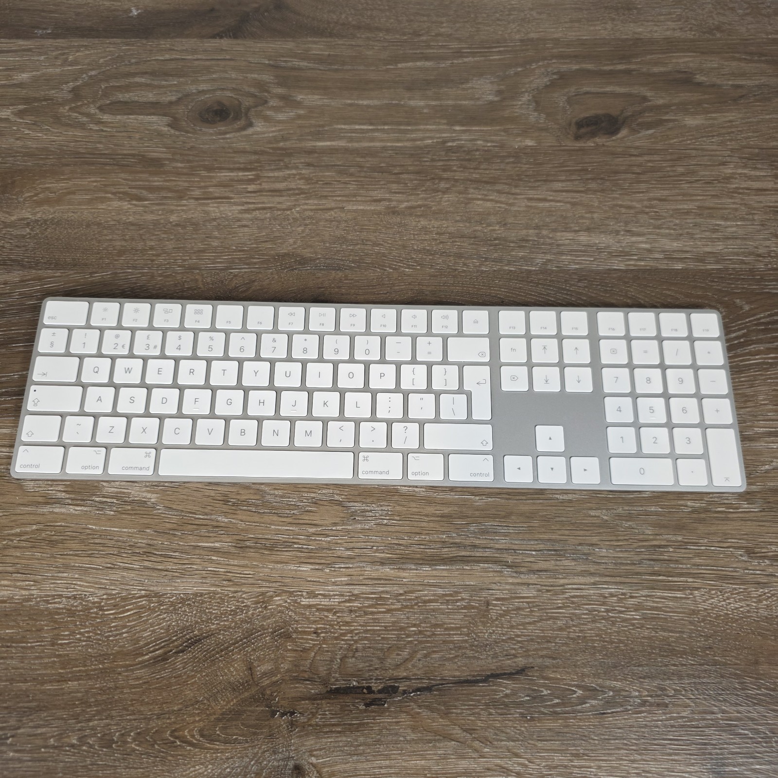 Apple A1843 Magic Keyboard With Numeric Keypad Wireless Bluetooth TESTED
