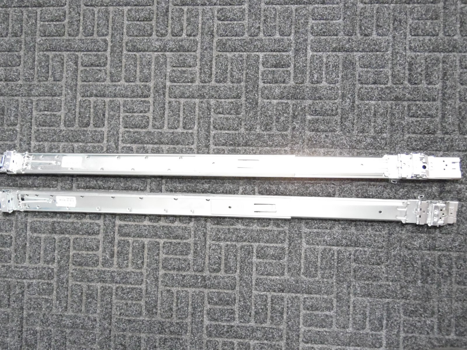 IBM X3550 X3650 M5 RACK RAIL LEFT & RIGHT KIT KG975 KG976 00KG975 00KG976