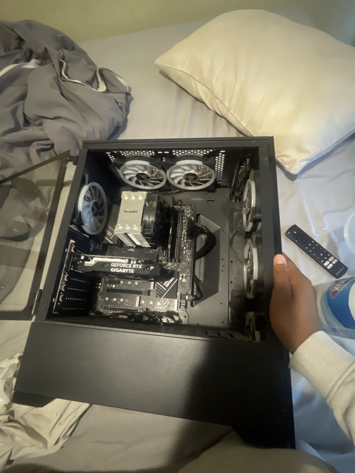 8  Gigabyte GeForce RTX 3050 12th gen intel i7 12700k 1 TB Hdd 256 SSD