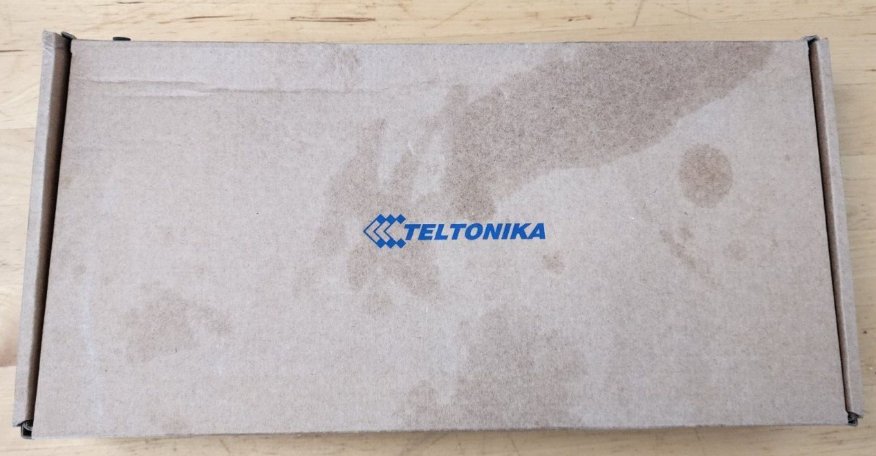 Teltonika RUT950 300 Mbps 4-Port 10/100 Wireless N Router
