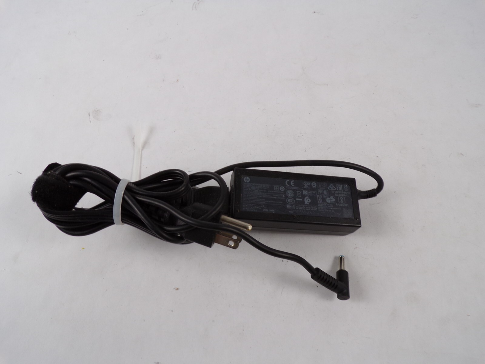 Geniue AC Adapter TPN-FAD2 Output 19.5 V 2.31 A Power Supply Adapter A85