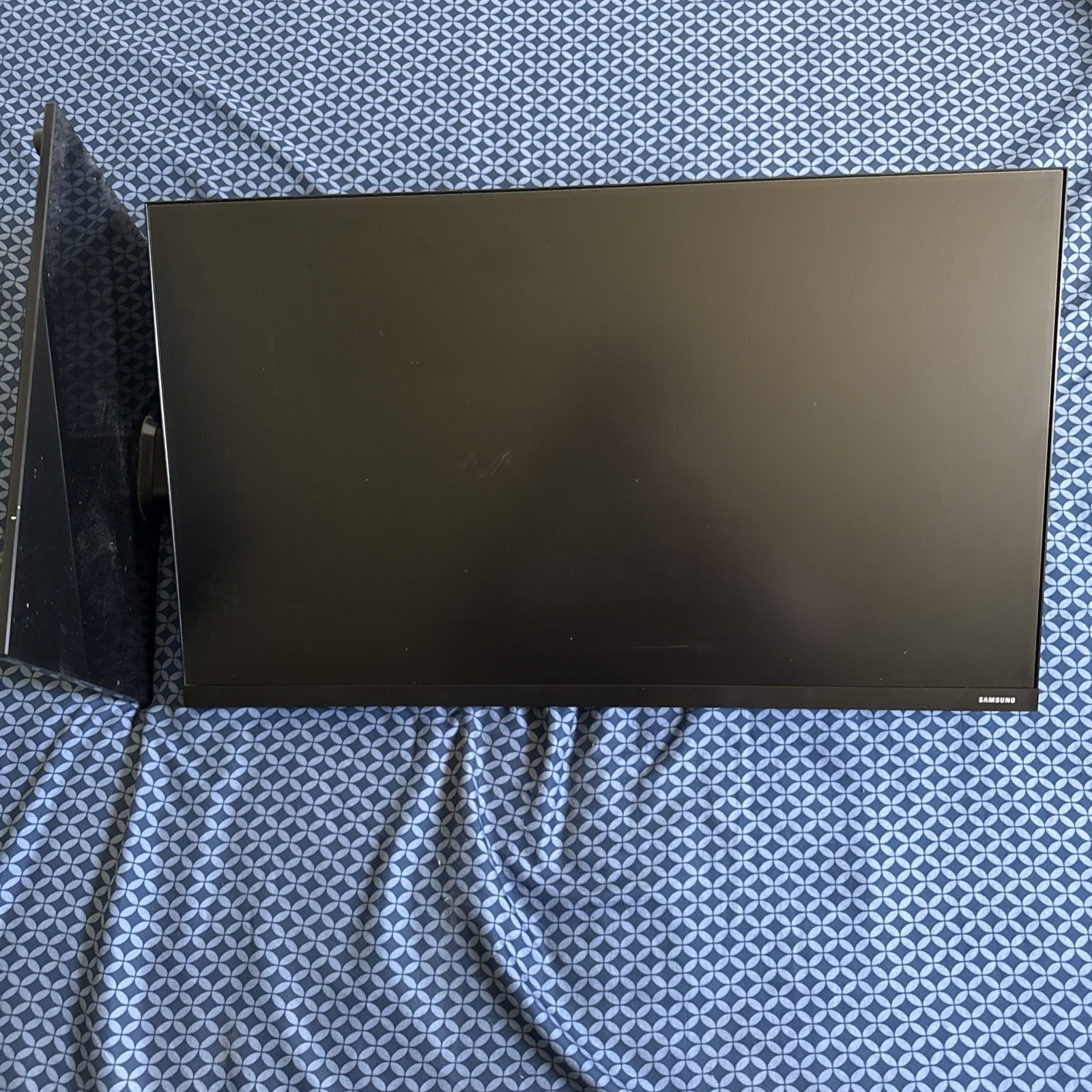 Samsung 27" 1080p LED Full HD Monitor Borderless Model F27T352FHN (With Stand)