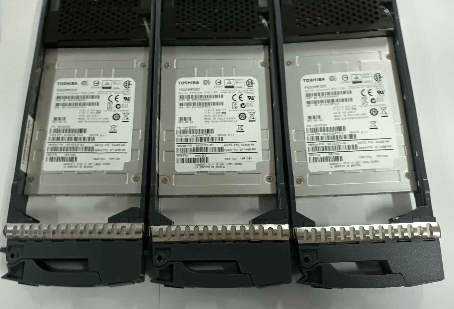 LOT OF 3 NetApp 200GB 2.5" SAS SSD 108-00323 TOSHIBA  PX02SMF020 with Caddy